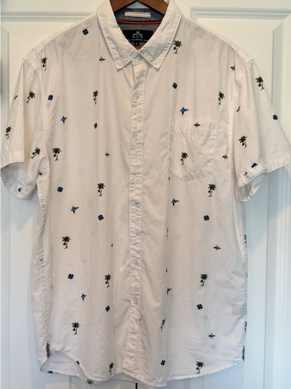 Casual White Short-Sleeve Button-Down Shirt with Palm Print